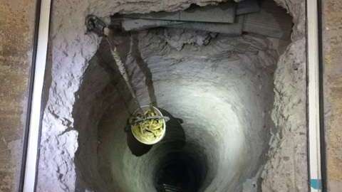 ICE ha detectado túneles, como el de la imagen en 2015, en San Diego.