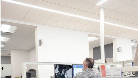 Estar sentado demasiado horas al día tiene consecuencias negativas para la salud.