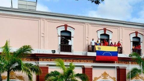 105452240_gettyimages-1087321958