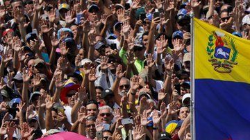 Miles de personas salieron a las calles de Caracas.