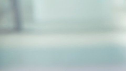 Las mujeres suelen sufrir más dolores de cabeza que los hombres por cambios en sus niveles hormonales, generalmente relacionados con el ciclo menstrual.