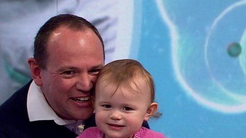 Simon y Graeme Berney-Edwards con sus hijos Alexandra y Calder.