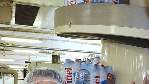 Vittel da nombre a una marca de agua embotellada de Nestlé.