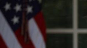 Trump dice que declara emergencia nacional porque hay una "invasión" de criminales y drogas.