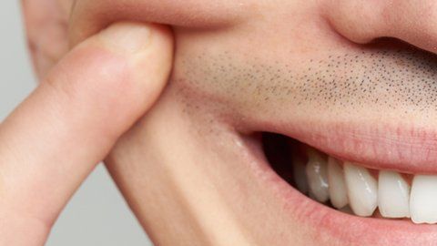 Son capaces de enmascarar su estado de ánimo real y a veces ni los afectados saben que están deprimidos, pero hay algunos síntomas clave que nos ayudan a identificar la enfermedad.