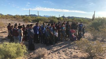 Un gran grupo de inmigrantes arrestado por CBP en Arizona