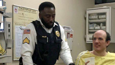 Los oficiales consiguieron calmar al paciente.