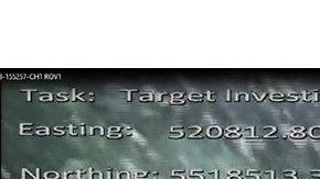 Se aprecia un cuerpo humano entre los restos del avión en el que viajaba el futbolista argentino Emiliano Sala.
