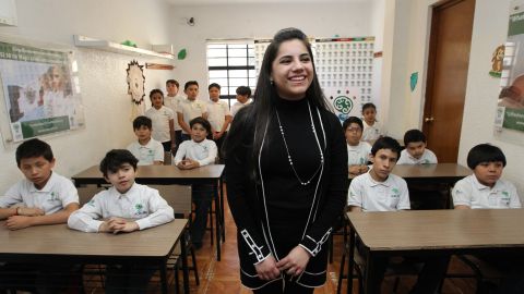 Dafne Almazán en el Centro de Atención a Talentos (Cedat) fundado por su padre.