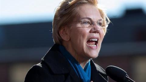 La senadora demócrata de los Estados Unidos Elizabeth Warren, de Massachusetts, anuncia su candidatura para la nominación presidencial demócrata de 2020 en Everett Mills en Lawrence, Massachusetts.