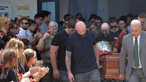 El cuerpo de Emiliano Sala fue velado en las instalaciones del club de fútbol San Martín