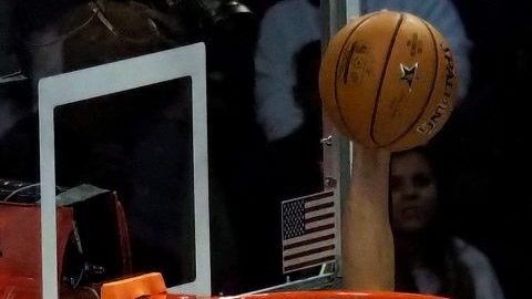 El griego Giannis Antetokounmpo hizo el mate del partido durante el NBA All Star game en Charlotte.