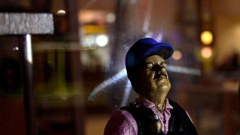 Figuras, souvernirs y hasta rezos por el Chapo en Sinaloa.