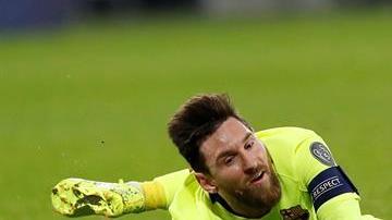 Lionel Messi fue constantemente frenado por la zaga del conjunto rival