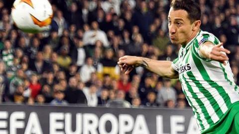 Andrés Guardado fue titular en la derrota del Betis ante el Valencia