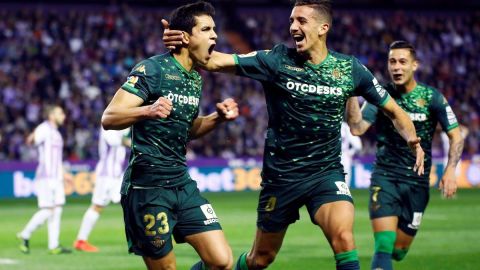 Los jugadores del Betis,celebran el triunfo frente al Valladolid.