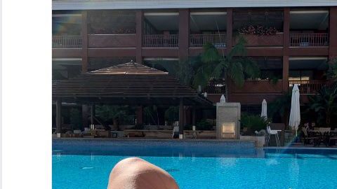 Raúl Jiménez presumió sus piernas y se robó la atención en Twitter