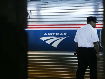 Las autoridades aún no han revelado la identidad de la víctima que fue atropellado por un tren de Amtrak a las 9:30 am.