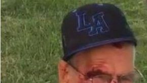 El anciano mexicano que reside legalmente en EE.UU. quedó tendido en la acera con heridas en el rostro y varias costillas rotas.