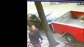 El sujeto fue captado por cámaras de videovigilancia.