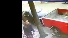 El sujeto fue captado por cámaras de videovigilancia.