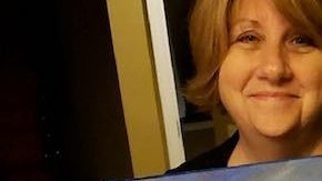 Se convierte en una sensación viral gracias a esta pintura.