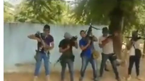 Los jóvenes le expresan su lealtad a "El Mencho".