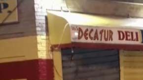 La bodega ubica en la esquina de la calle East 193 y la avenida Decatur, en el sector Fordham Manor.