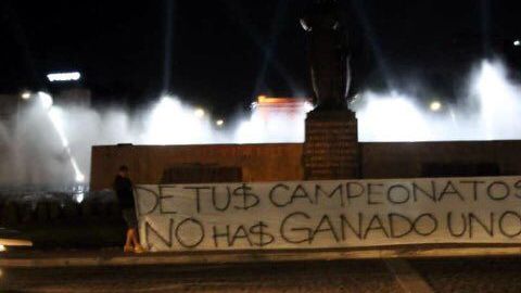 Mantas con leyendas en contra de Chivas aparecen en varios puntos de Guadalajara