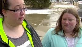 Una pareja de lesbianas es discriminada en Indiana cuando intentan realizar su declaración de impuestos conjuntamente.