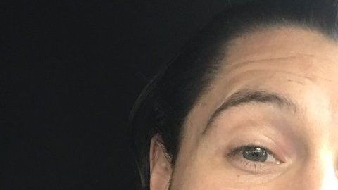 Alexander J.A Cortes se dice ser coach profesional.