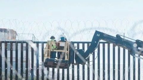 El acuerdo solo incluiría una partida mínima de 1,375 millones de dólares para la construcción del muro