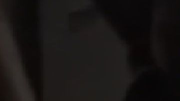 El sujeto bebía cerveza a temprana hora cuando atacó al hispana.