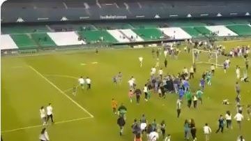 Una estampida humana invadió el estadio Benito Villamarín