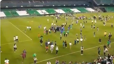 Una estampida humana invadió el estadio Benito Villamarín