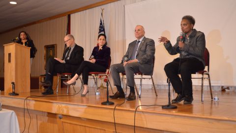 Aspirantes a la Alcaldía respondieron preguntas de grupos comunitarios, emprendedores y residentes del área de Chicago en un reciente foro público. (Belhú Sanabria / La Raza)