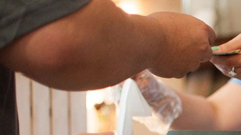 Cuidado con esas compras que parecen pequeñas, pero no lo son tanto.