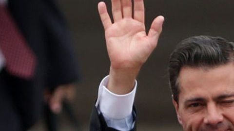 Peña Nieto pareciera tener problemas con su estatura.