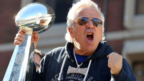 Robert Kraft, dueño de los New England Patriots, está acusado de solicitar prostitución