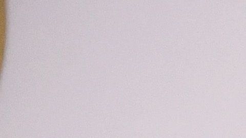 Claudia Brant recibe su Grammy, mayor premio de la música a nivel internacional.