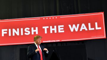 El presidente Trump insiste en levantar el muro.