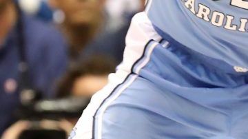 Zion Williamson de los Duke Blue Devils tras lesionarse en el juego ante North Carolina por unos tenis defectuosos.