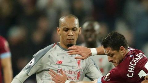 El mexicano Javier Hernández fue titular con el West Ham ante el Liverpool.