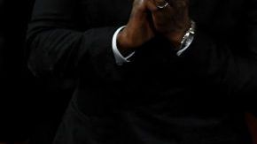 Alfonso Cuarón celebra con Yalitza Aparicio.