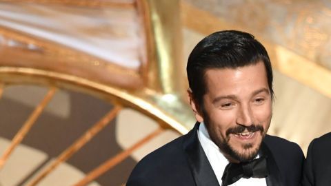 Diego Luna celebró con el chef Andrés.