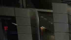 Una iglesia consigue recaudar más de $100,000 dólares que reparte entre los estudiantes con deudas.