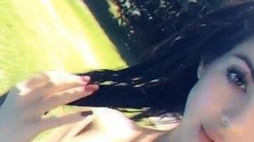 La conductora mexicana Jimena Sánchez mostró de más con su escote.