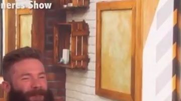Julian Edelman se rasuró su enorme barba en un show en vivo de televisión