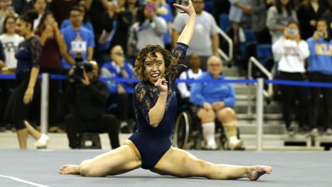 Katelyn Ohashi durante una competencia contra Arizona State el 21 de enero de 2019 en Los Angeles, California.