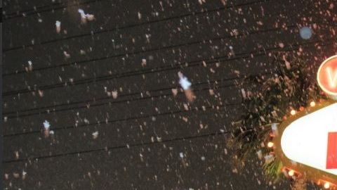 Las primeras precipitaciones en las zonas rurales y urbanas cercanas a la icónica ciudad de los espectáculos, comenzó el miércoles en la noche con una acumulación de nieve de hasta 0.5 pulgadas o 1.3 centímetros.